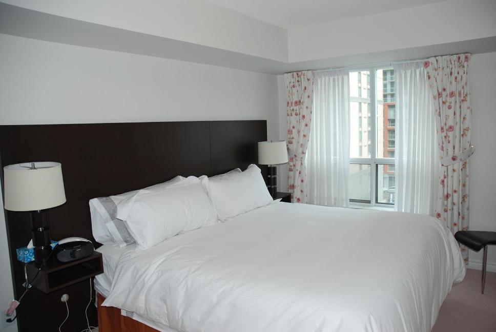 Toronto Luxury Accommodations - Qwest Bagian luar foto
